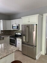 221 N 8th St in Petersburg, IL - Building Photo