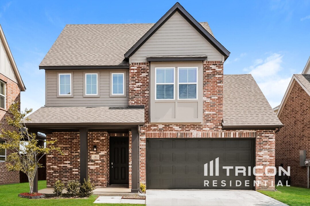 101 Oxford Ct in Saginaw, TX - Building Photo