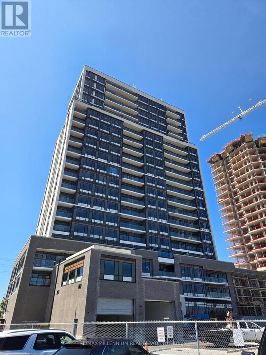 8010 Derry Rd in Milton, ON - Building Photo