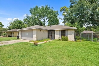 7111 Pinehook Ln in Houston, TX - Building Photo - Building Photo