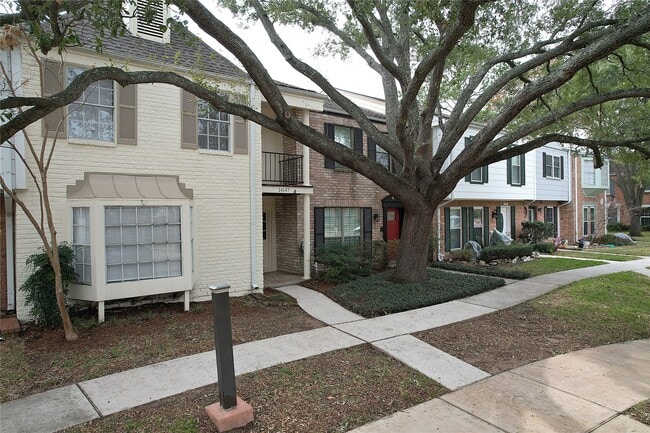 14147 Misty Meadow Ln in Houston, TX - Foto de edificio - Building Photo