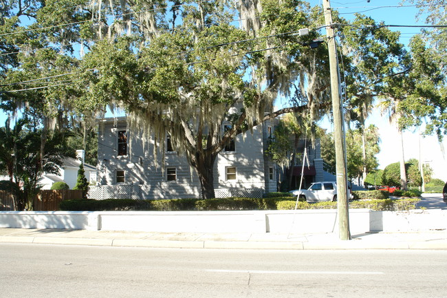 Manor Homes in Tampa, FL - Foto de edificio - Building Photo