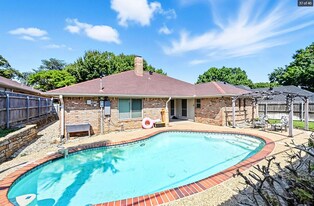 2707 Edinboro Dr in Arlington, TX - Building Photo