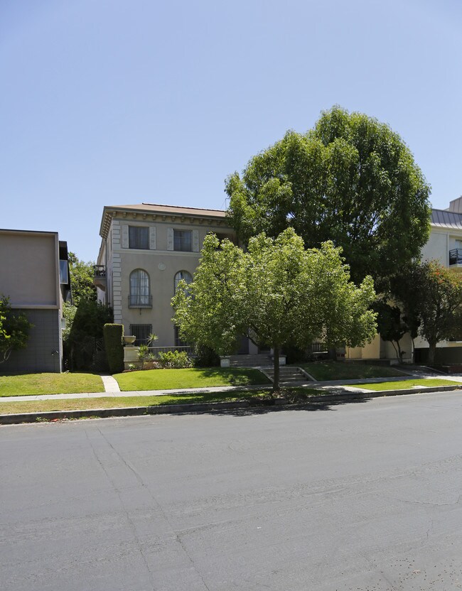 540 S St Andrews Pl in Los Angeles, CA - Foto de edificio - Building Photo