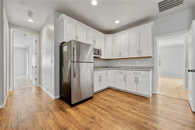 7176 Summer Grove Ave in Las Vegas, NV - Building Photo - Building Photo