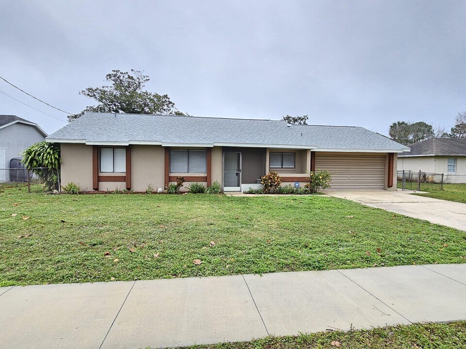 6527 Pleasant Ave in Cocoa, FL - Building Photo