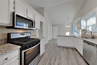 645 Paris Dr in Lawrenceville, GA - Building Photo - Building Photo