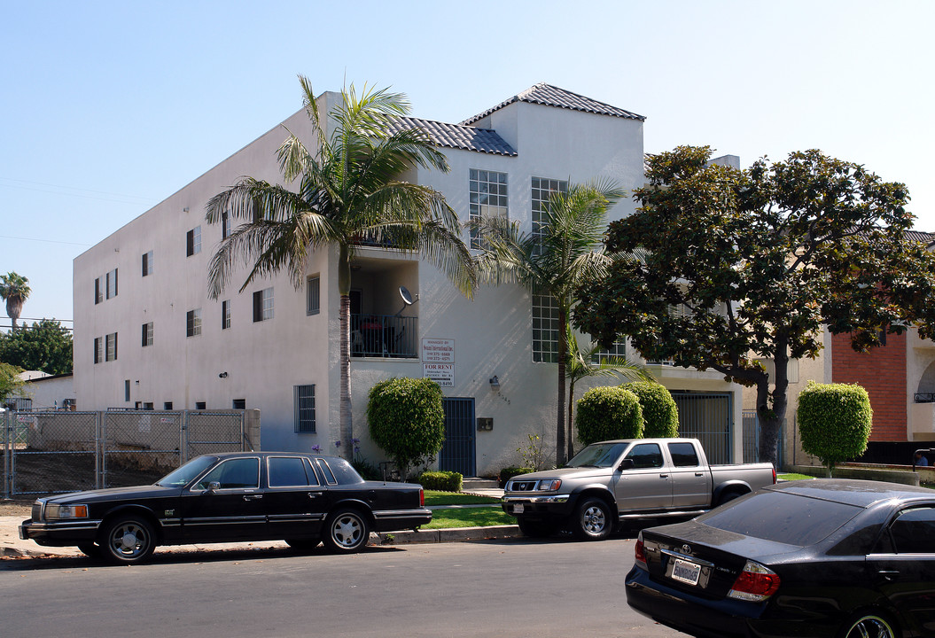 5343 W 99 Pl in Los Angeles, CA - Foto de edificio