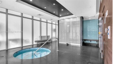 55 SE 6th St, Unit 4102 in Miami, FL - Building Photo - Building Photo