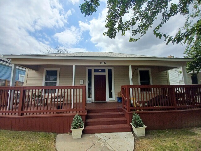 618 Dawson St