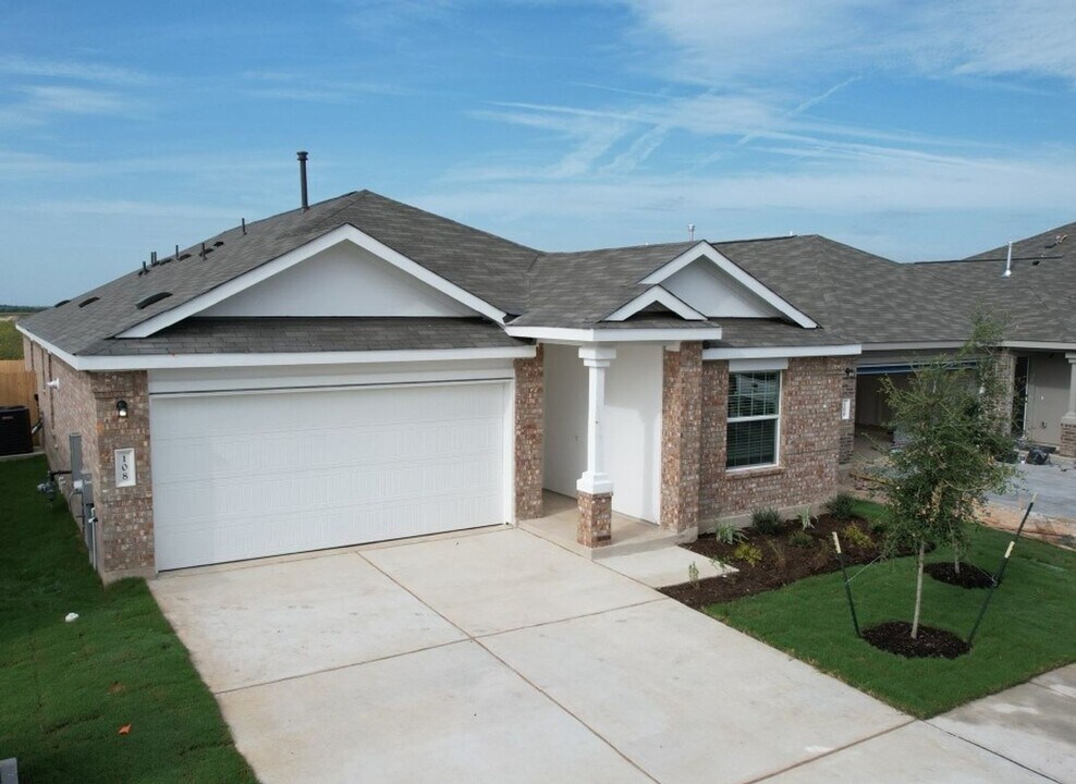 108 Imola St in Hutto, TX - Building Photo