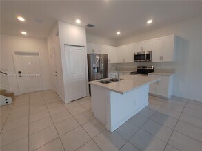 237 NE 210th St in North Miami Beach, FL - Building Photo - Building Photo