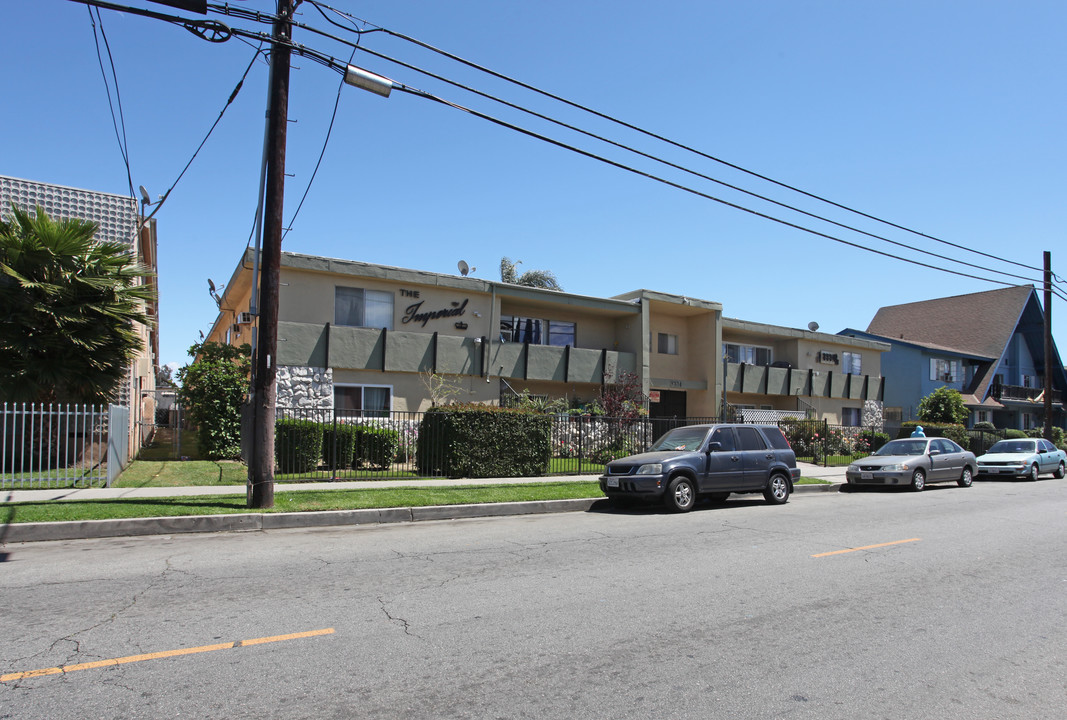 The Imperial in Panorama City, CA - Foto de edificio