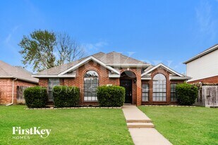 6912 Club Creek Dr in Fort Worth, TX - Building Photo