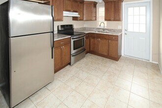 2037 Calusa Trail in Holiday, FL - Building Photo - Building Photo
