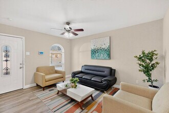 130 Cambridge Dr in Cedar Hill, TX - Building Photo - Building Photo