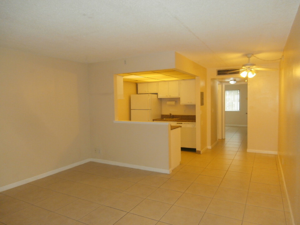 525 S Broadway in Lantana, FL - Building Photo