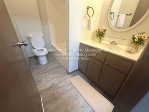 206 NW Woods Chapel Rd in Blue Springs, MO - Building Photo - Building Photo