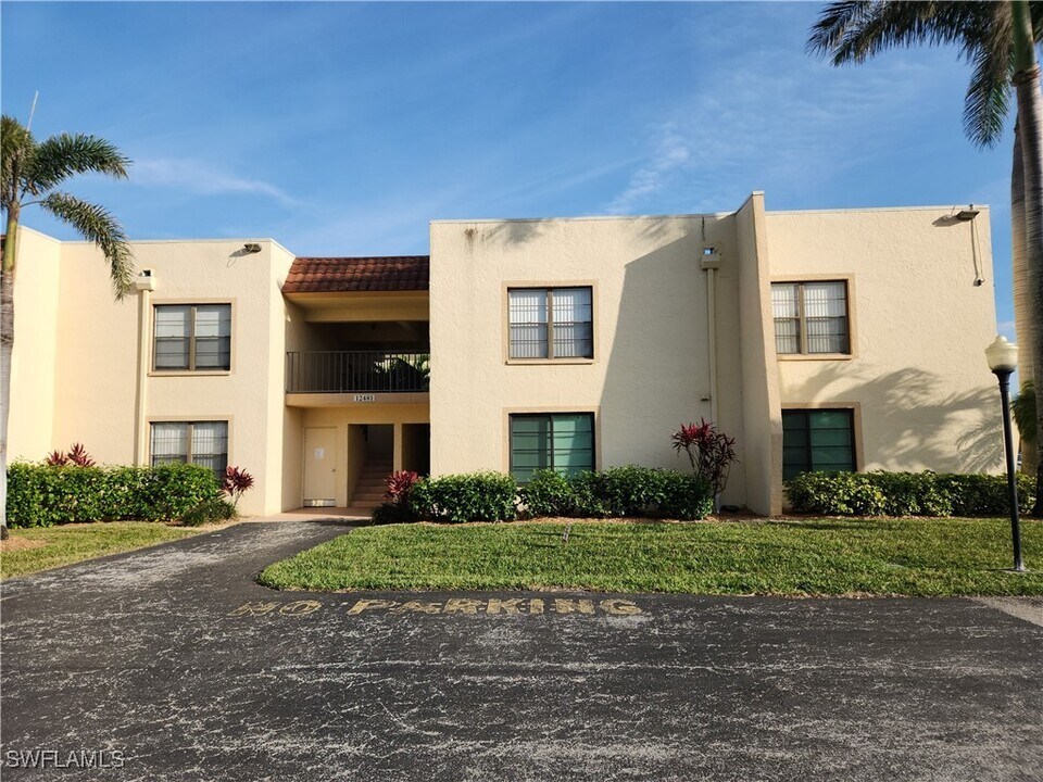 12481 McGregor Blvd in Ft. Myers, FL - Building Photo