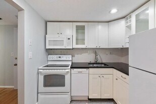 30 Peterborough St, Unit G in Boston, MA - Building Photo