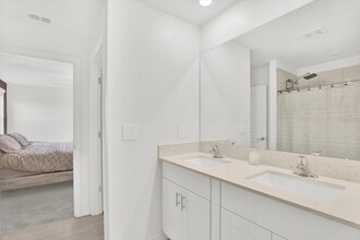 1726 Lanier Rd in Zephyrhills, FL - Foto de edificio - Building Photo