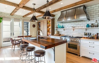 127 Hollister Ave in Santa Monica, CA - Building Photo - Building Photo