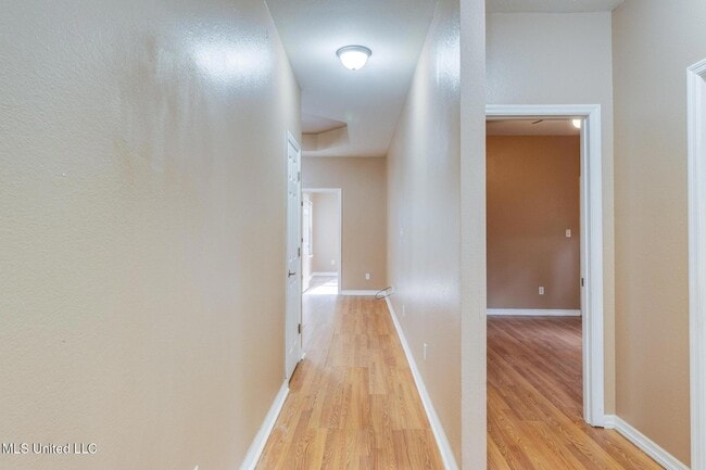 6085 W Bolivar St in Bay St. Louis, MS - Foto de edificio - Building Photo