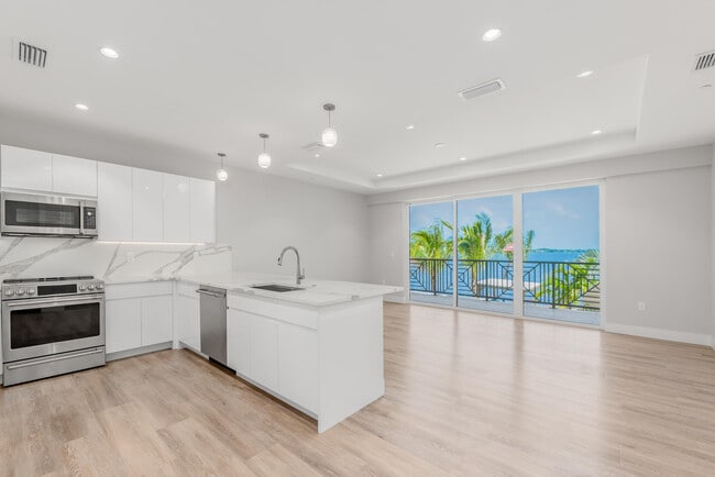 property at 41 SW Seminole St
