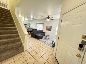 87 Chapel Hill Circle in San Antonio, TX - Foto de edificio - Building Photo