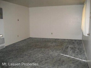930 Paiute Ln in Susanville, CA - Foto de edificio - Building Photo