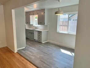 3208 B St in Sacramento, CA - Building Photo - Building Photo