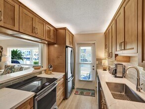 2866 NE 30th St in Fort Lauderdale, FL - Foto de edificio - Building Photo