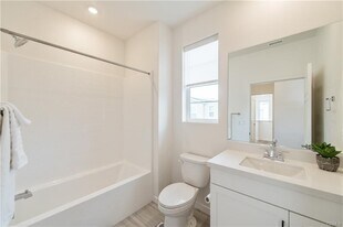 136 Ruby Rd in Mission Viejo, CA - Building Photo