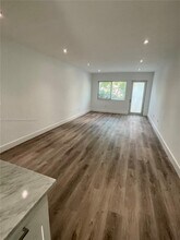 3931 Garden Ave-Unit -3931 in Miami Beach, FL - Foto de edificio - Building Photo