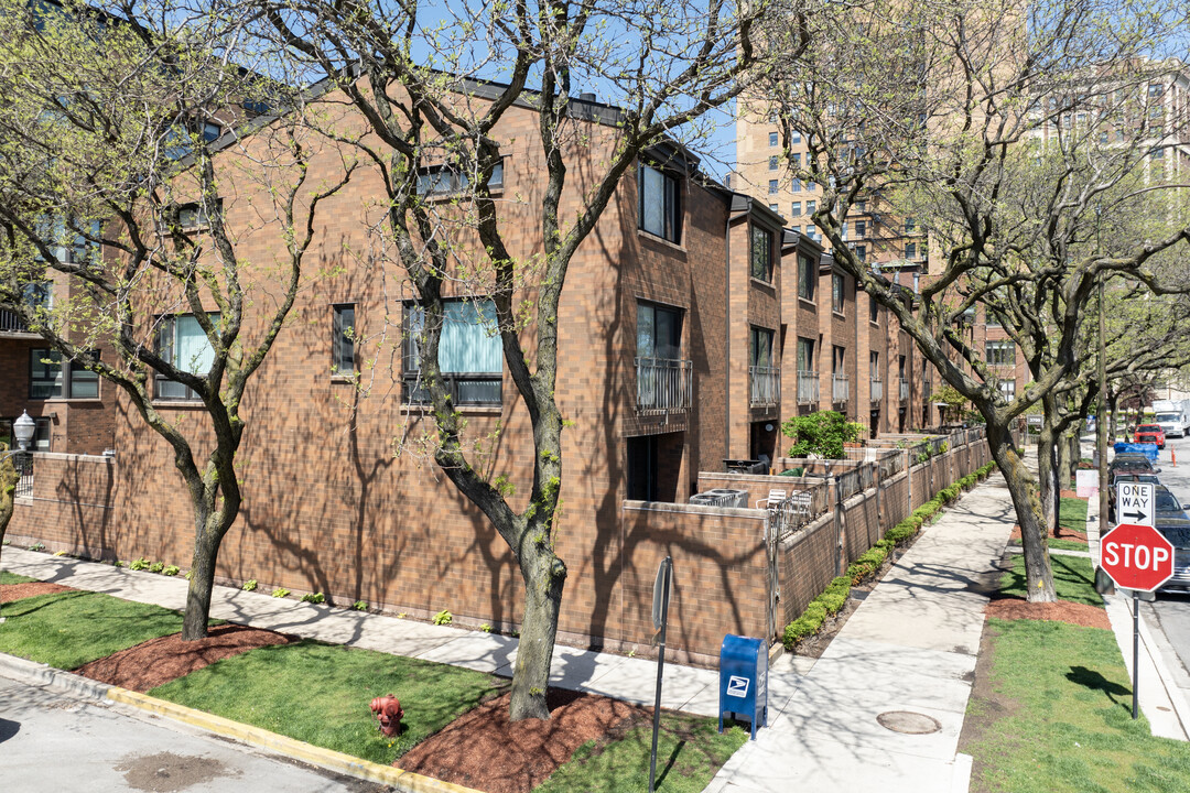 3700 N Lake Shore Dr in Chicago, IL - Foto de edificio