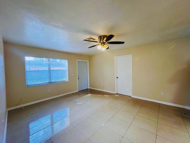 3029 Martin Ave in Greenacres, FL - Foto de edificio - Building Photo