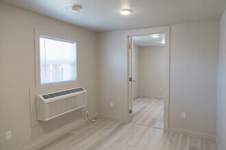 425 SE 2nd St in Ontario, OR - Foto de edificio - Building Photo