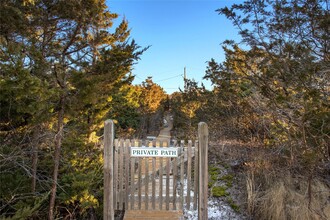 76 Dune Rd in Southampton, NY - Building Photo - Building Photo