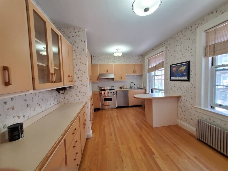 140 Beaconsfield Rd, Unit #4 in Brookline, MA - Building Photo