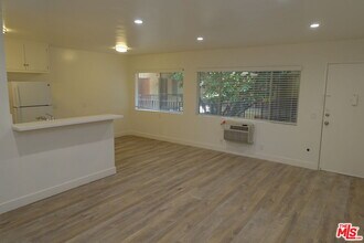 1301 N Mansfield Ave in Los Angeles, CA - Building Photo - Building Photo