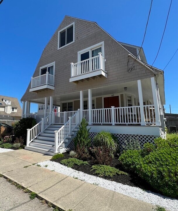 92 Manomet Ave in Hull, MA - Building Photo