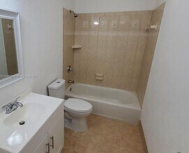 5967 NW 27th Pl in Sunrise, FL - Building Photo - Building Photo