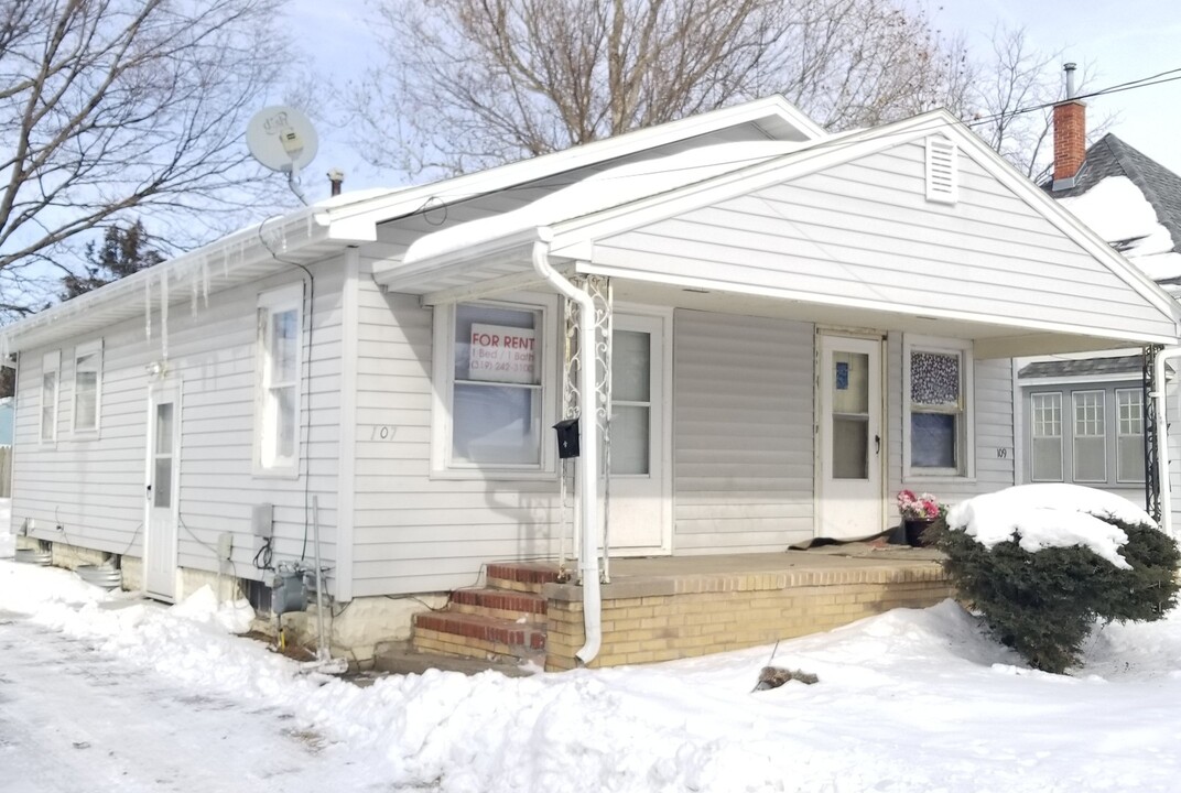 107 Dearborn Ave in Waterloo, IA - Building Photo