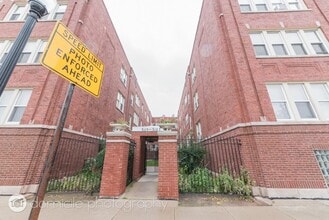 3115 W Foster Ave, Unit 3121 H1 in Chicago, IL - Building Photo - Building Photo