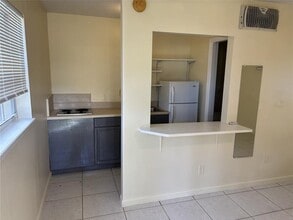 2230 Monroe St in Hollywood, FL - Building Photo - Building Photo