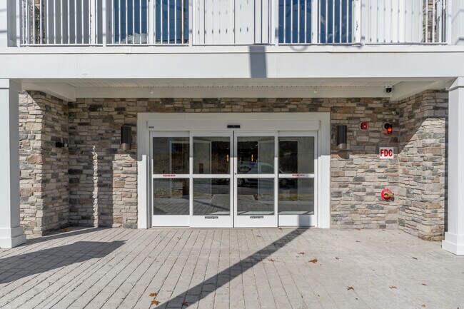 Theta Grove, a Luxurious 55+ Rental Community in Vernon, NJ - Foto de edificio - Building Photo