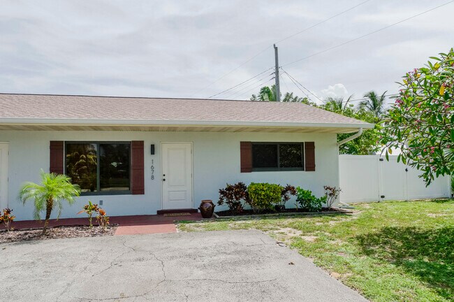 1678 Park St in North Palm Beach, FL - Foto de edificio - Building Photo