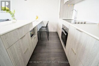 5 St Joseph St in Toronto, ON - Building Photo - Building Photo