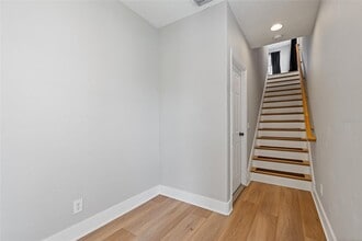 1129 Venetian Harbor Dr NE in St. Petersburg, FL - Building Photo - Building Photo