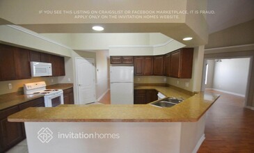 1050 Stillwater Ave in Deltona, FL - Foto de edificio - Building Photo